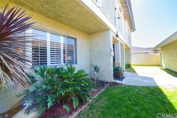 11742 215th Street, Unit 8 Lakewood, CA 90715 - Photo 2 of 20