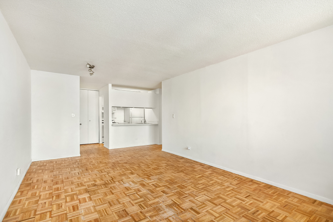 200 Rector Place, Unit 31N Manhattan, NY 10280 - Photo 3 of 11