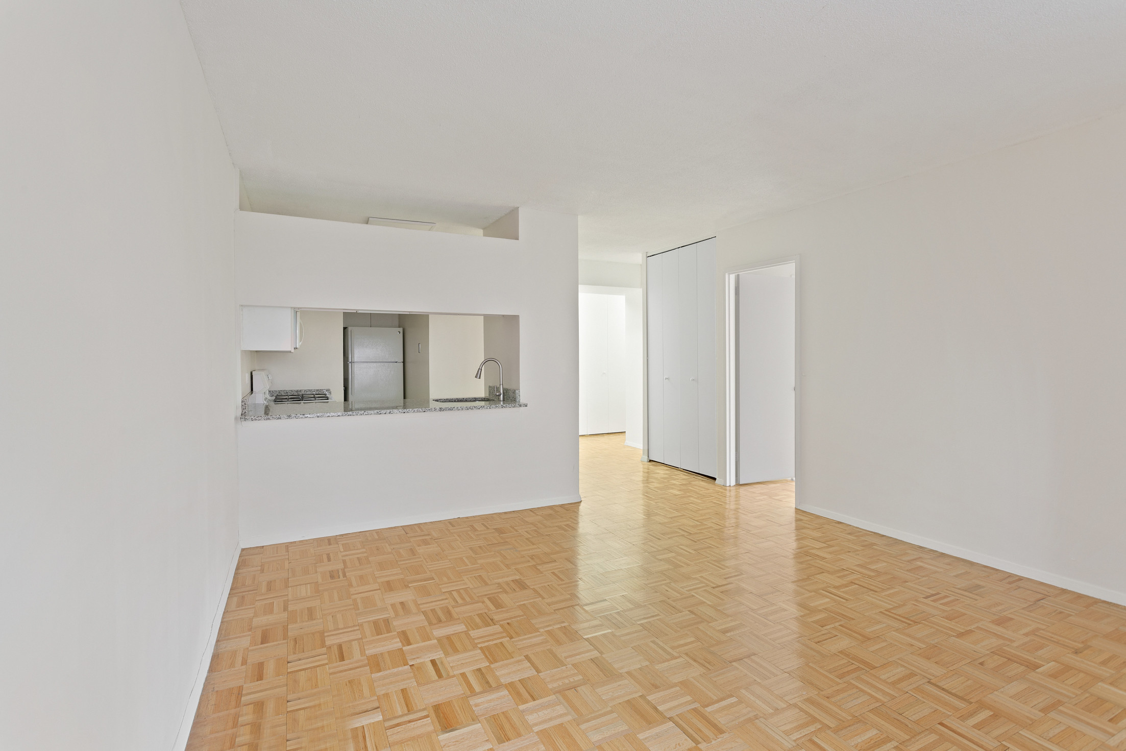 250 East 40th Street, Unit 5F Manhattan, NY 10016 - Photo 2 of 6