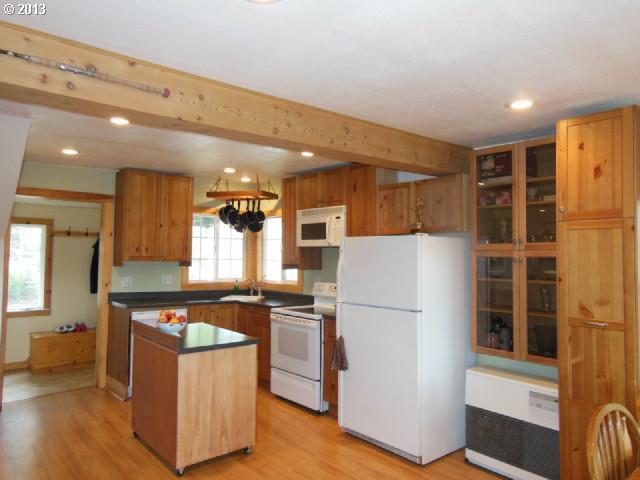 28 Wood Road Trout Lake, WA 98650 - Photo 4 of 11 Gallery Image 4