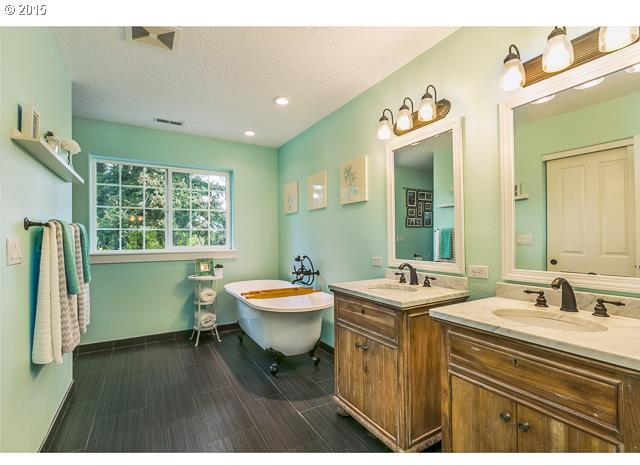 6917 Southwest 26th Avenue Portland, OR 97219 - Photo 14 of 16