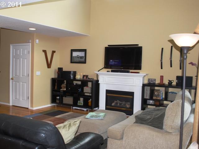 22060 Southwest Grahams Ferry Road, Unit D Tualatin, OR 97062 - Photo 5 of 16 Gallery Image 5