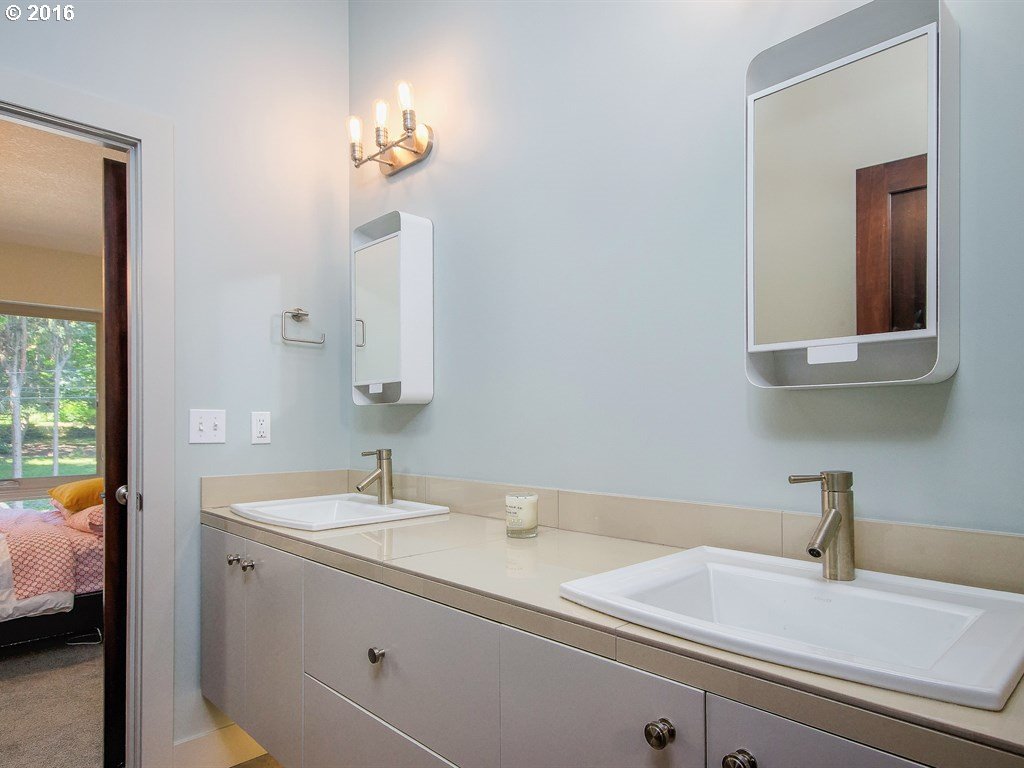 1934 Southwest Moss Street Portland, OR 97219 - Photo 20 of 29 Gallery Image 20