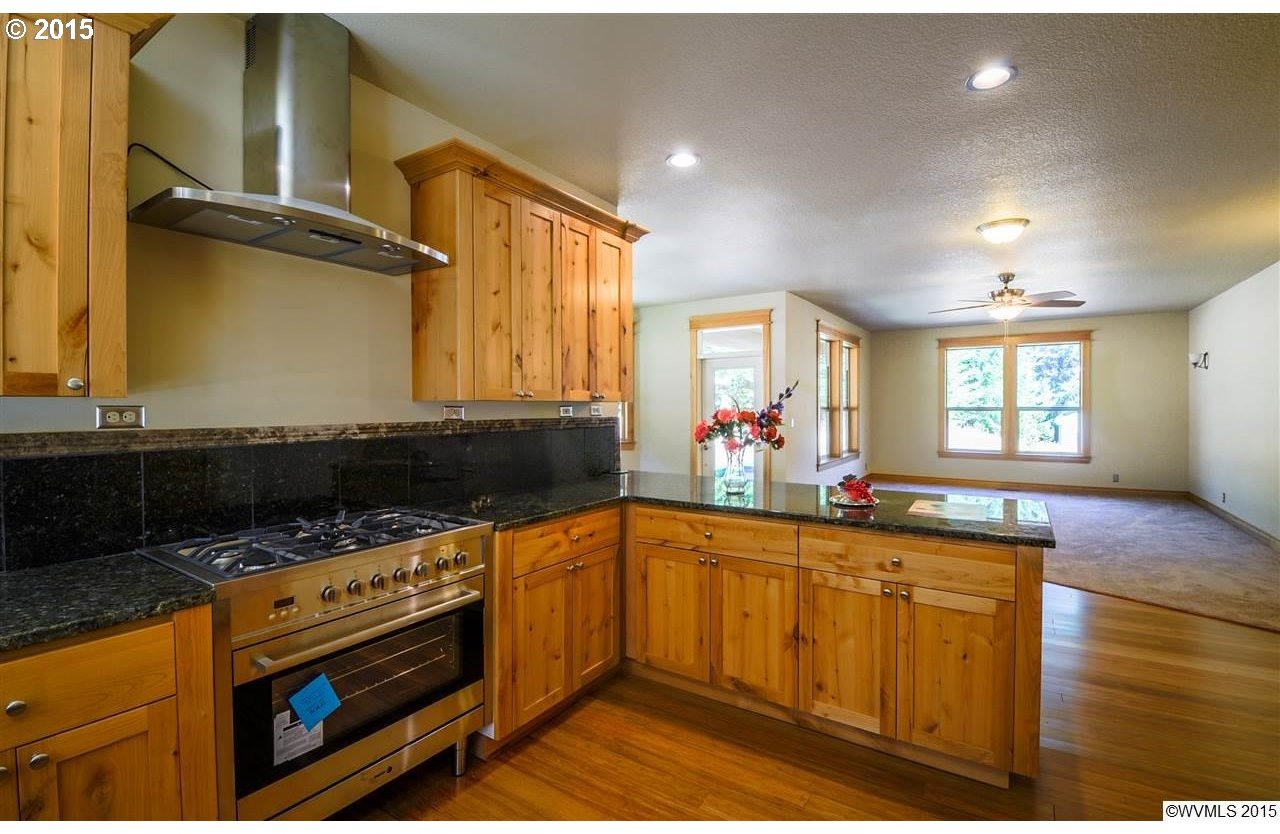 7595 Hylo Road Southeast Salem, OR 97306 - Photo 9 of 18 Gallery Image 9