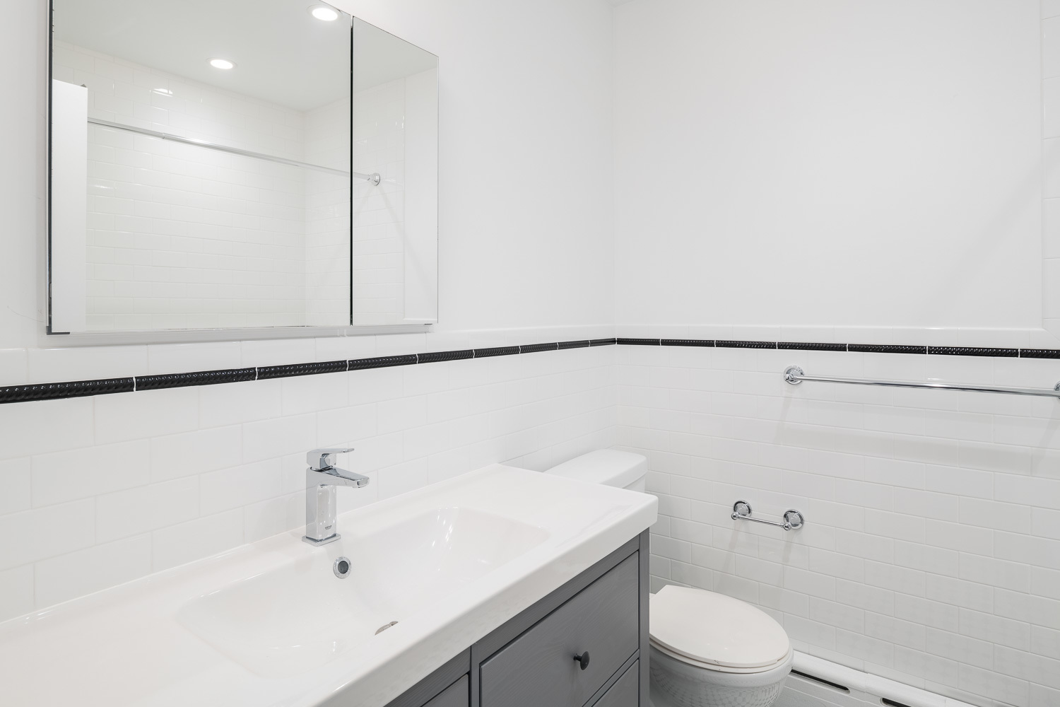 76-23 58th Road, Unit 3 Queens, NY 11379 - Photo 5 of 11