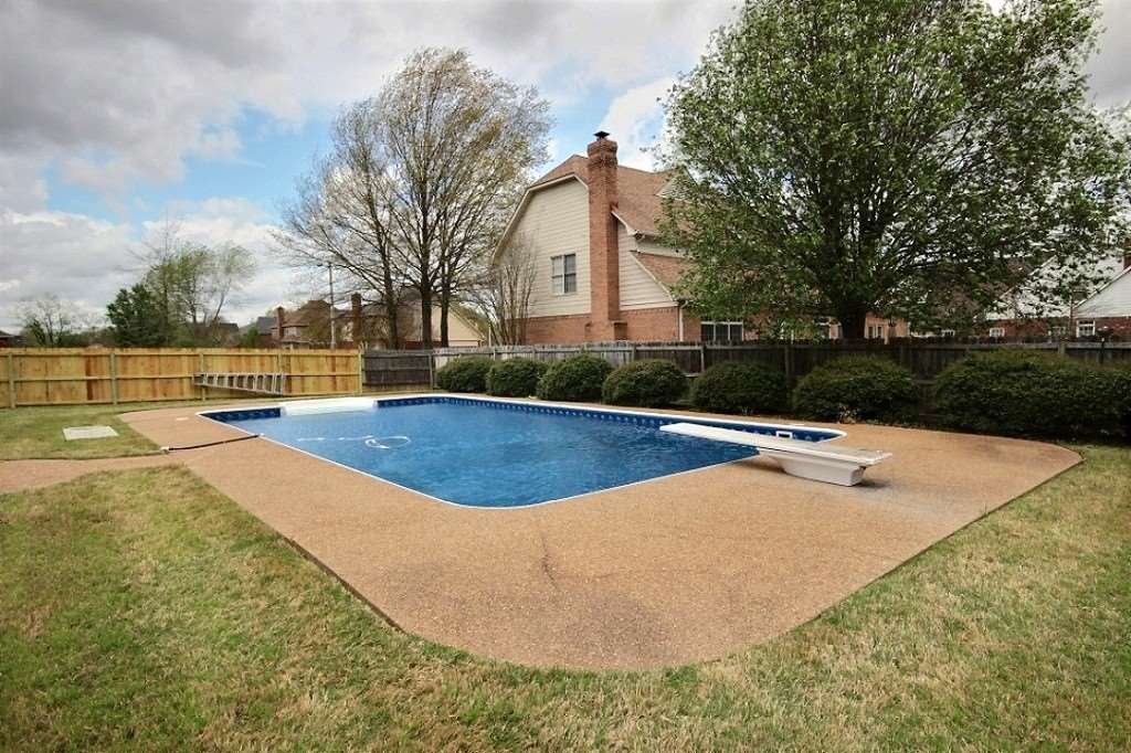 740 Shelton Road Collierville, TN 38017 - Photo 2 of 25 Enjoy this sparkling pool this summer!