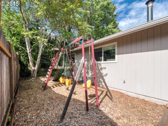 5333 Southwest Custer Street Portland, OR 97219 - Photo 3 of 16 Gallery Image 3
