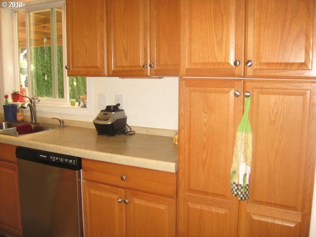 25877 South Rhoten Road Aurora, OR 97002 - Photo 15 of 24