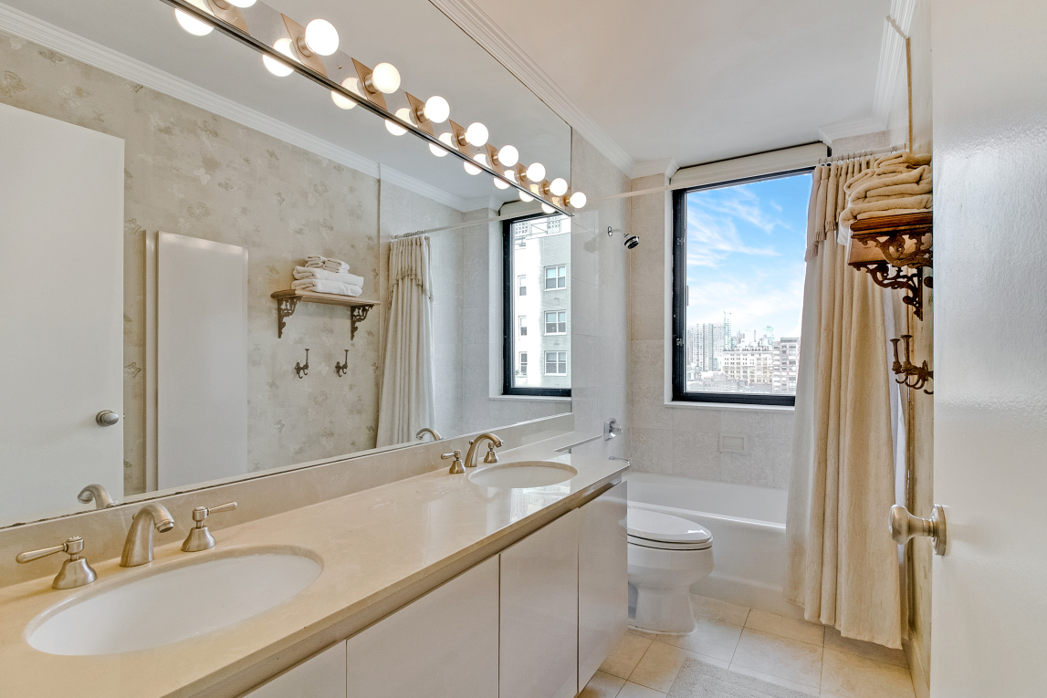 330 East 75th Street, Unit 17A Manhattan, NY 10021 - Photo 6 of 12