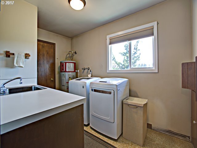 20588 Case Road Northeast Aurora, OR 97002 - Photo 11 of 29 Gallery Image 11