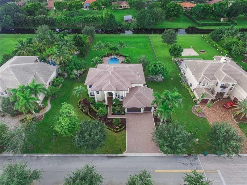 10308 Laurel Road Davie, FL 33328 - Photo 3 of 13