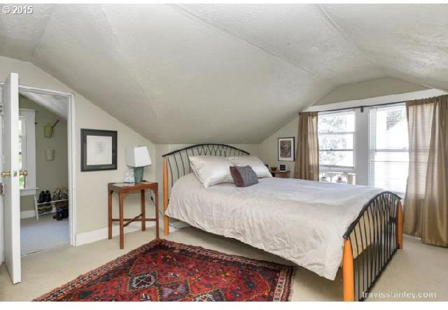 1263 Southwest Spring Garden Street Portland, OR 97219 - Photo 2 of 16 Gallery Image 2