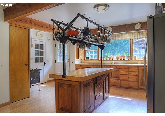 1098 Hogum Creek Road Azalea, OR 97410 - Photo 26 of 32 Gallery Image 26
