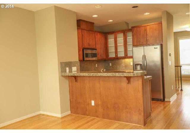 3408 Southwest Moss Street Portland, OR 97219 - Photo 4 of 14 Gallery Image 4