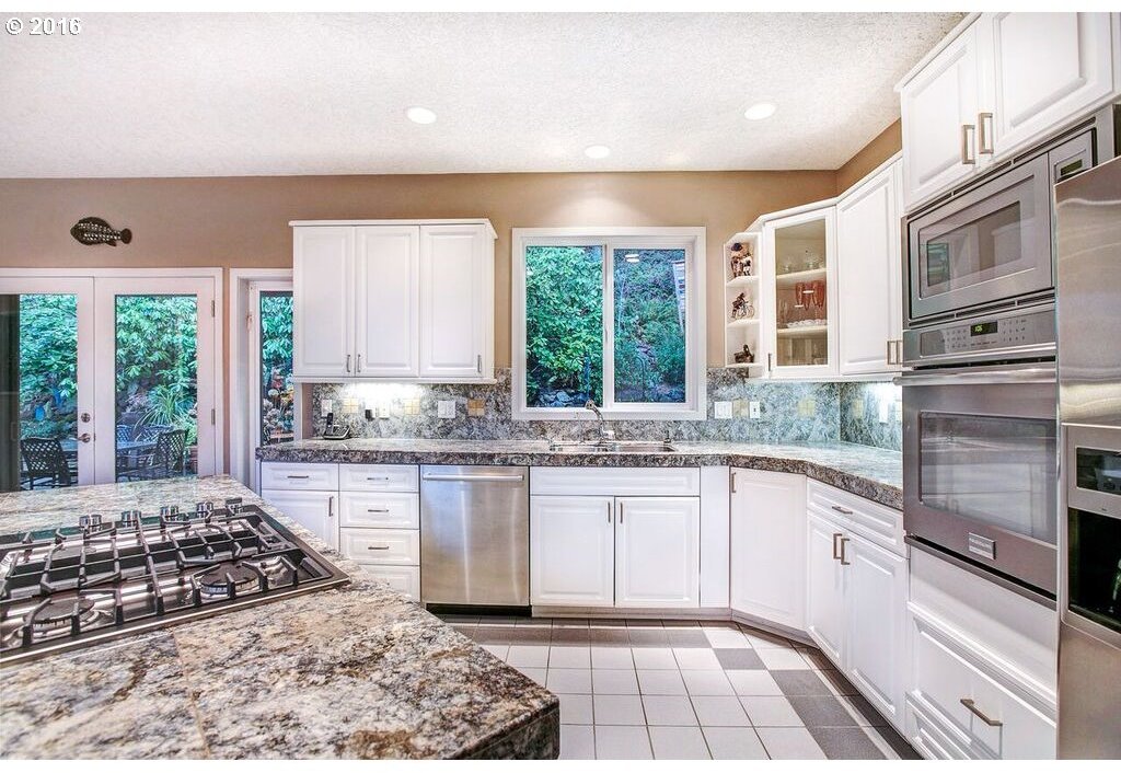 10737 Southwest Lancaster Road Portland, OR 97219 - Photo 18 of 32 Gallery Image 18