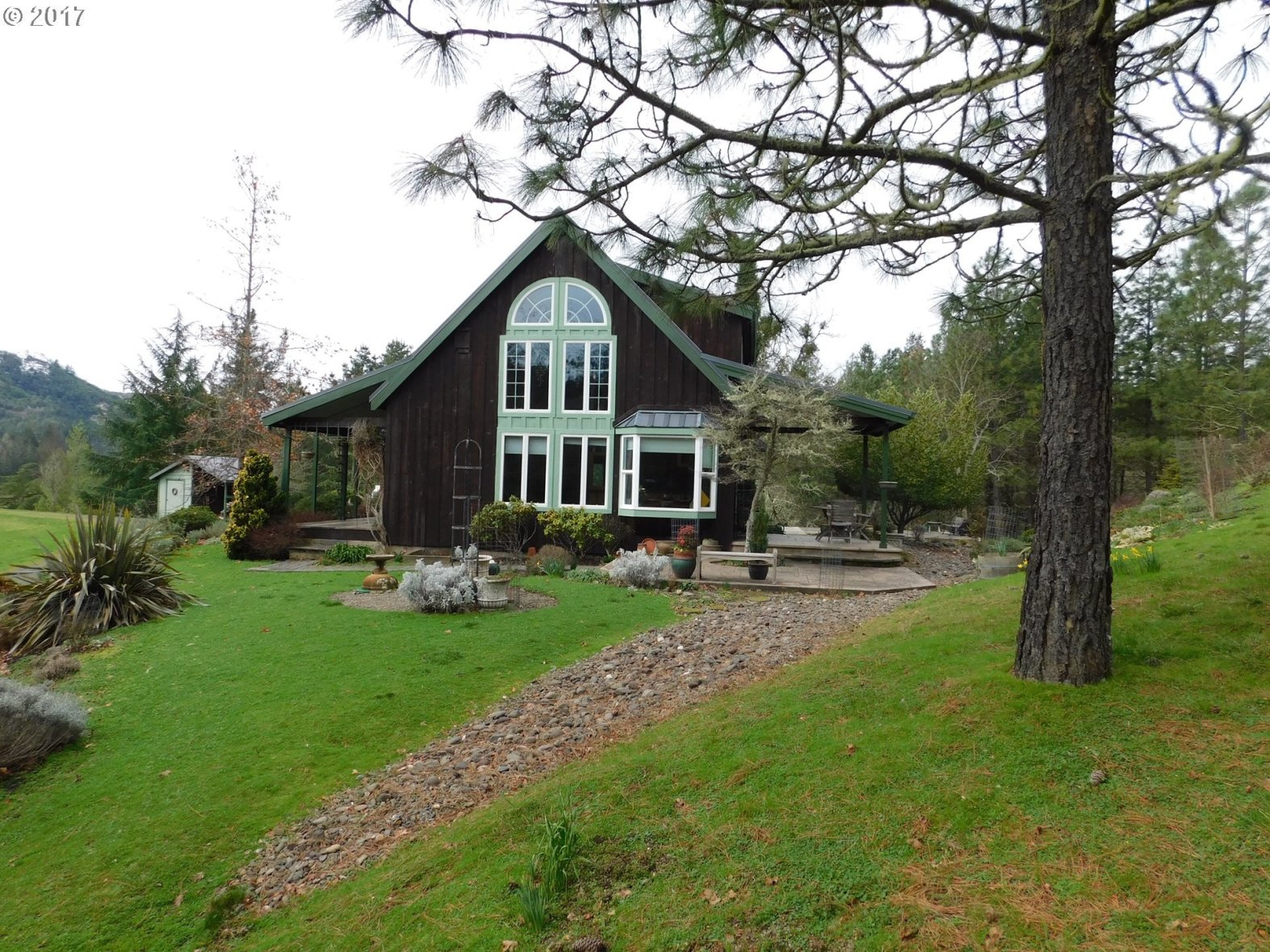 6674 Roberts Creek Road Roseburg, OR 97470 - Photo 1 of 29 Gallery Image 1