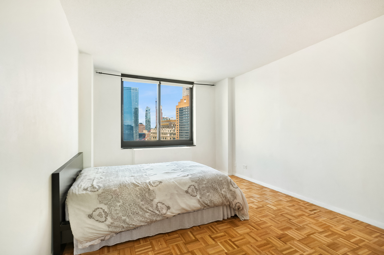 200 Rector Place, Unit 31N Manhattan, NY 10280 - Photo 4 of 11