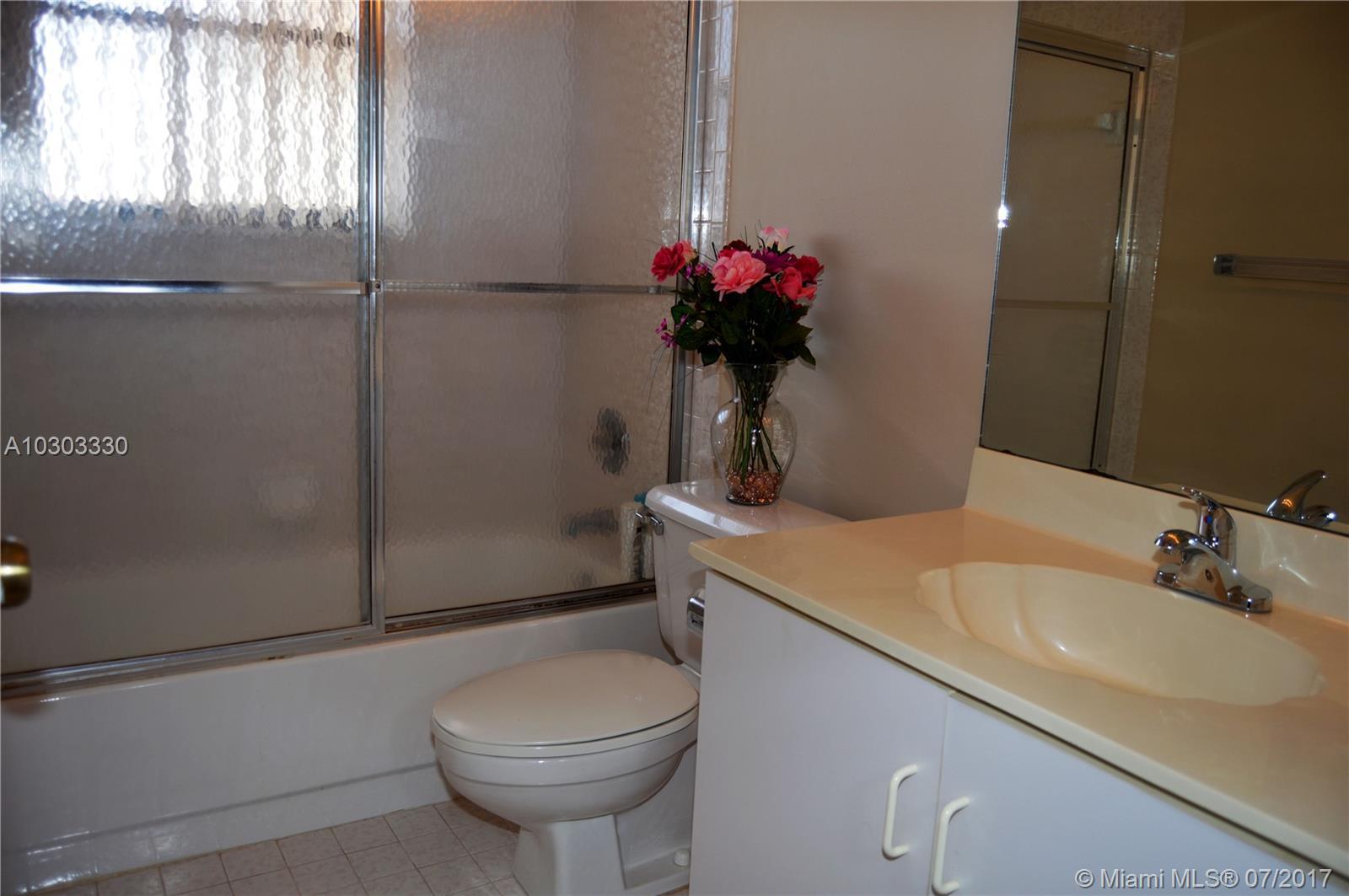 15610 South Roundtable Road Davie, FL 33331 - Photo 19 of 29 Gallery Image 19