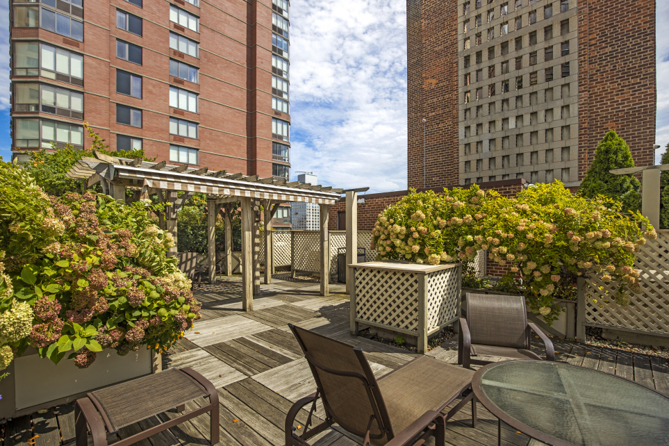 301 E 63rd St, Manhattan, NY 10065 - Photo 4 of 5