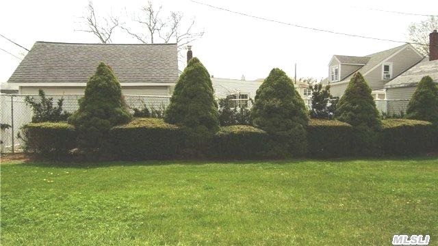 61 Truxton Road Island Park, NY 11558 - Photo 2 of 11