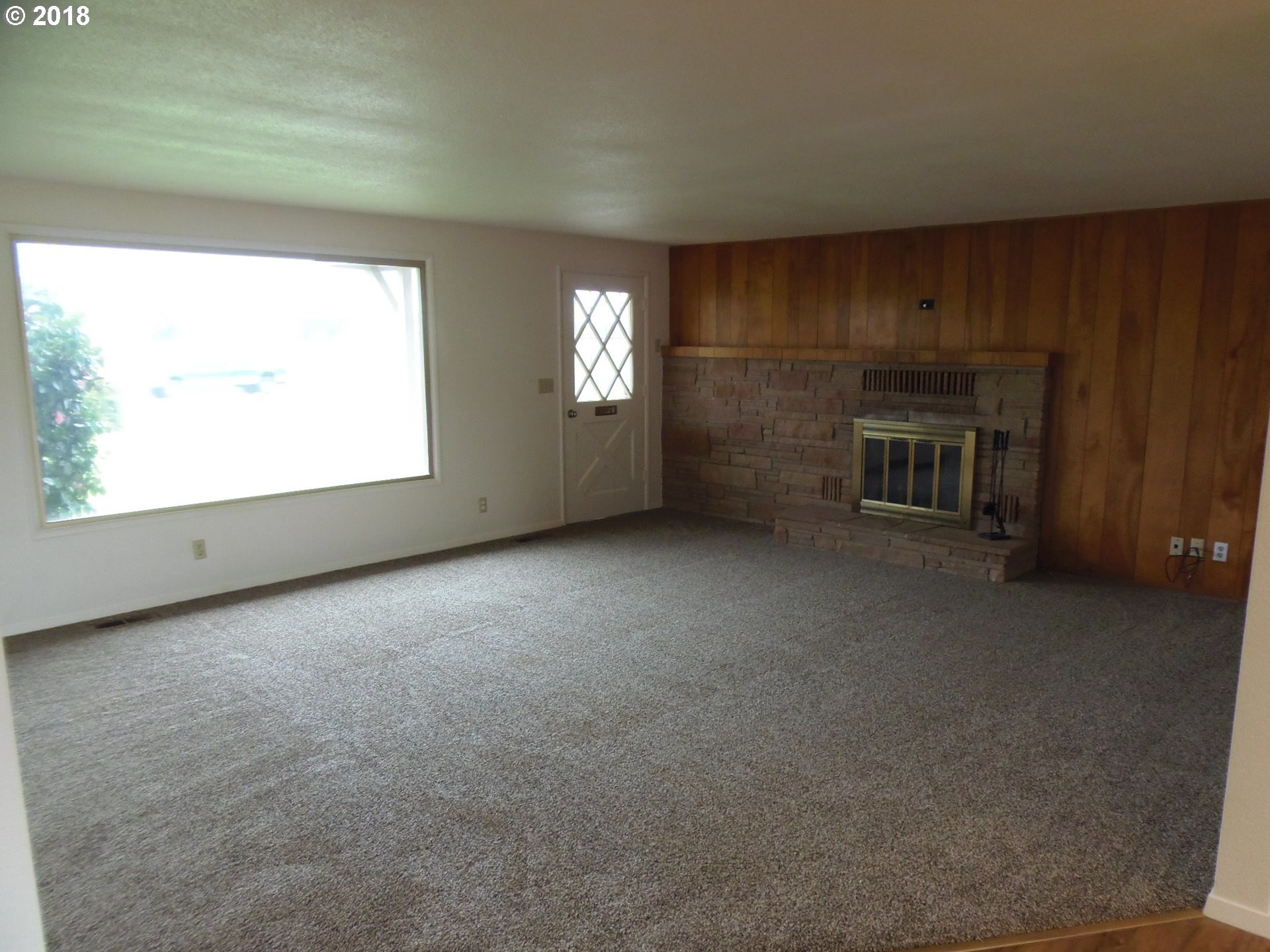 2433 Marcola Road Springfield, OR 97477 - Photo 5 of 13
