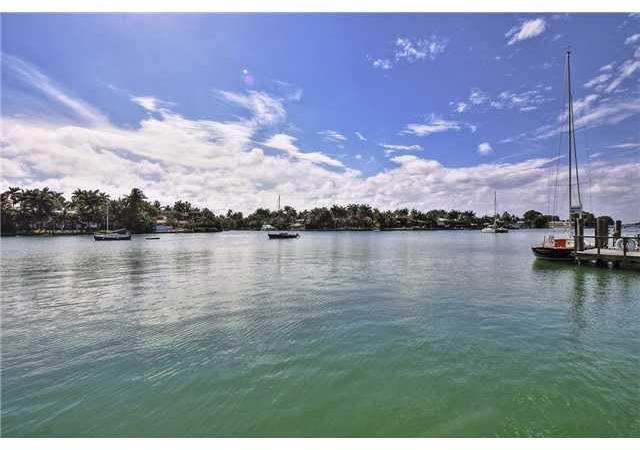 2142 North Bay Road Miami Beach, FL 33140 - Photo 7 of 8