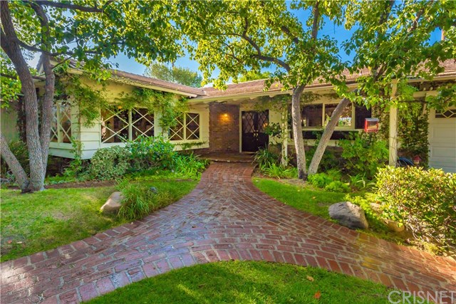 23565 Neargate Drive Newhall, CA 91321 - Photo 2 of 29