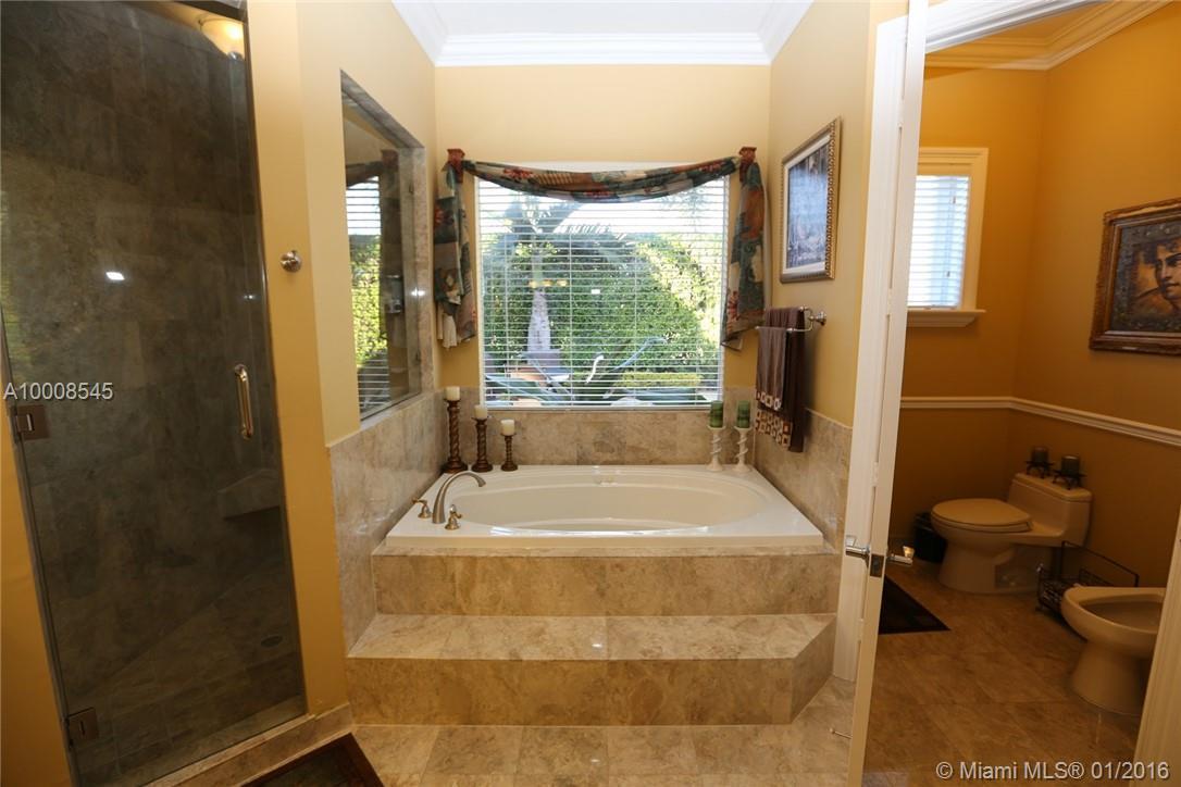9445 Southwest 68th Street Miami, FL 33173 - Photo 17 of 35