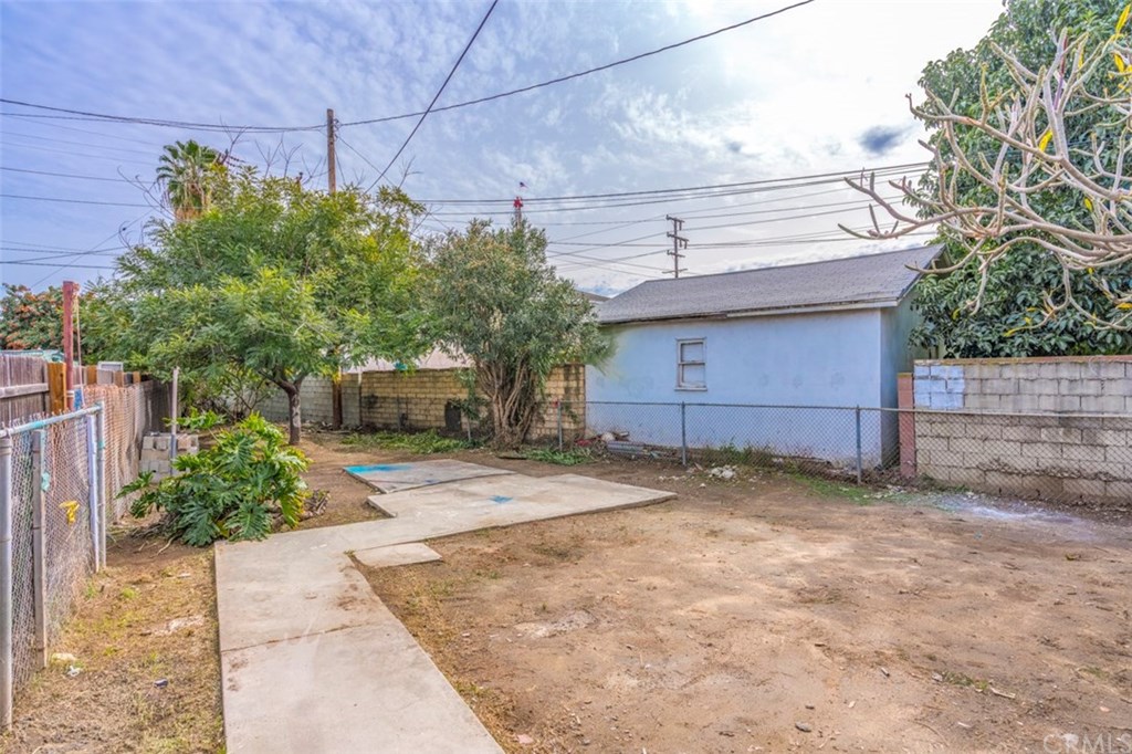 2412 Strong Avenue Commerce, CA 90040 - Photo 26 of 32