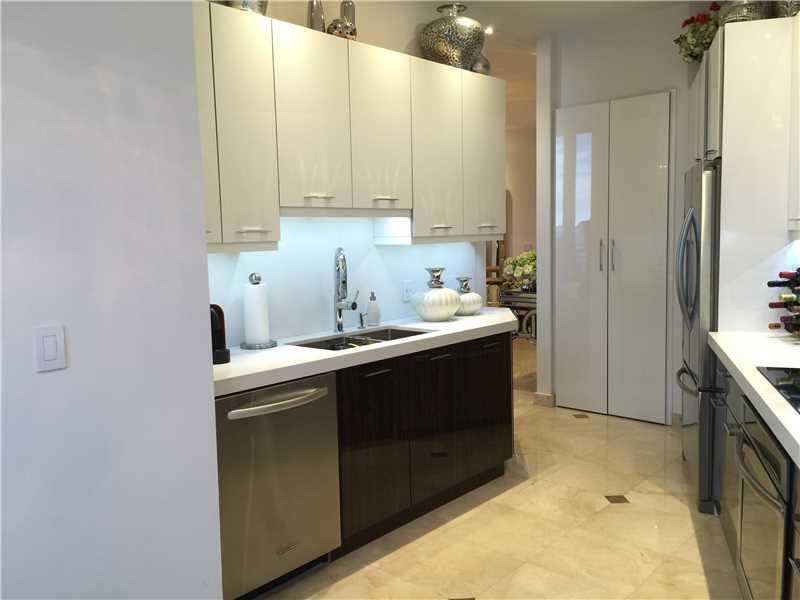 848 Brickell Key Drive, Unit 602 Miami, FL 33131 - Photo 13 of 27