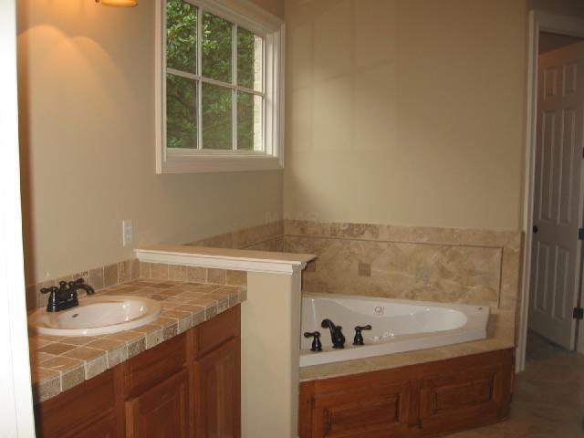 306 Colonial Road Memphis, TN 38117 - Photo 9 of 10