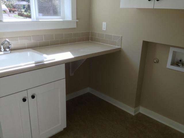 5245 Southwest Custer Street Portland, OR 97219 - Photo 10 of 15 Gallery Image 10