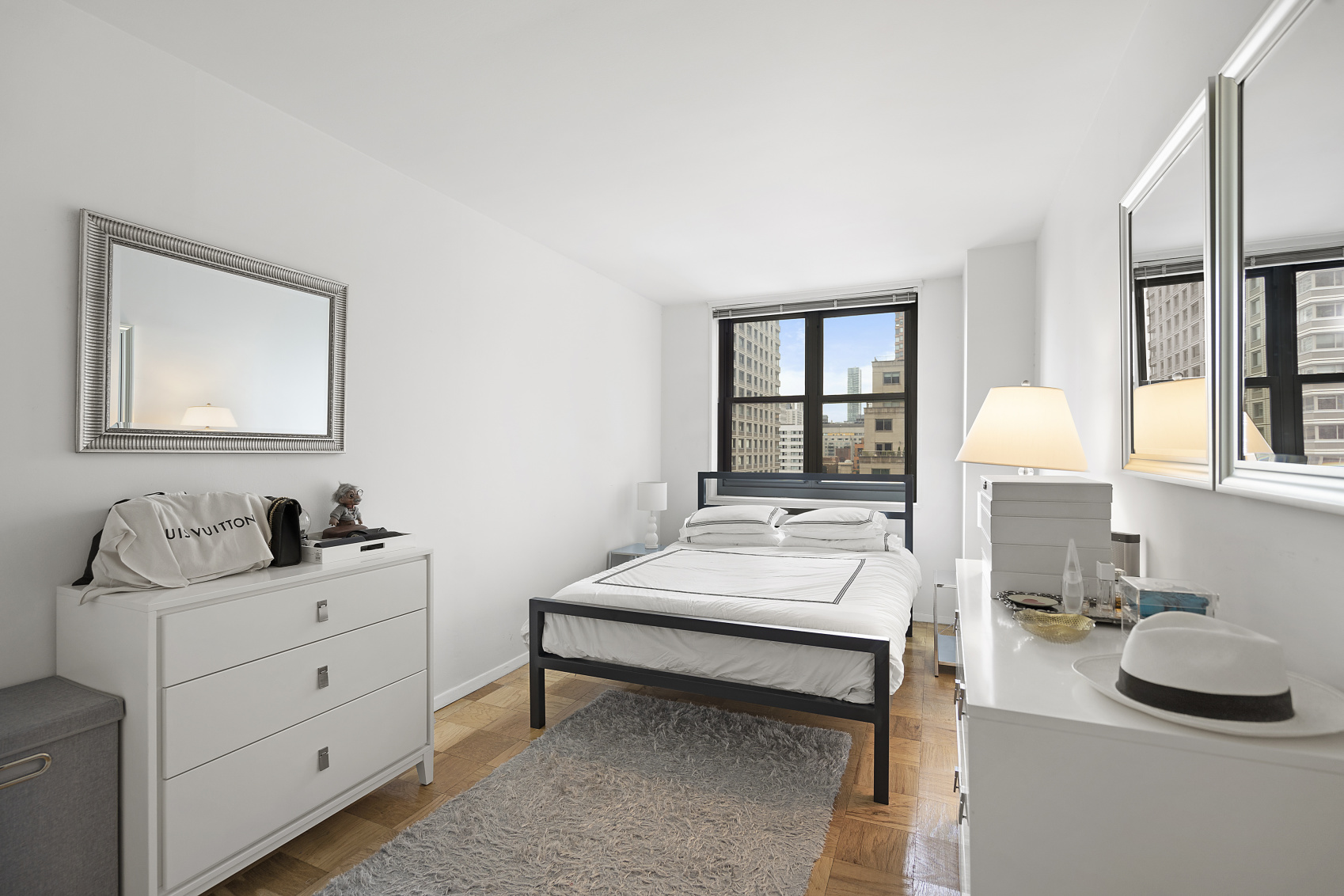 200 East 72nd Street, Unit 18D Manhattan, NY 10021 - Photo 2 of 5