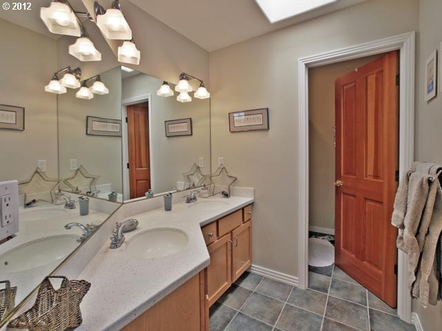 8505 Northwest Timber Ridge Court Portland, OR 97229 - Photo 12 of 16 Gallery Image 12