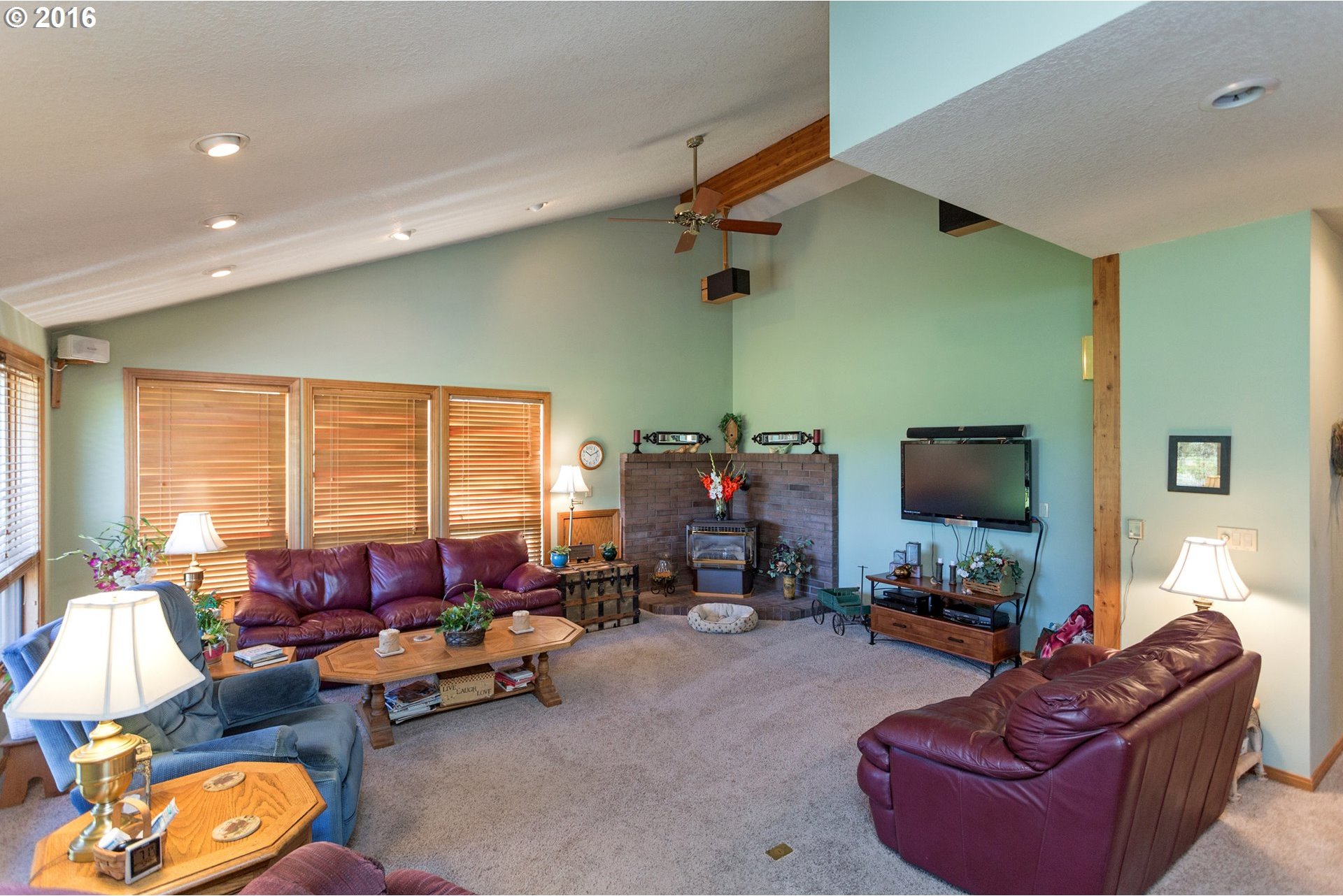 1861 Tucker Road Hood River, OR 97031 - Photo 13 of 32