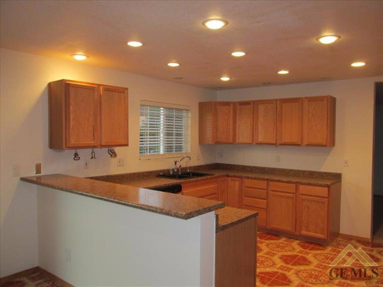 24261 Jacaranda Drive Tehachapi, CA 93561 - Photo 3 of 20