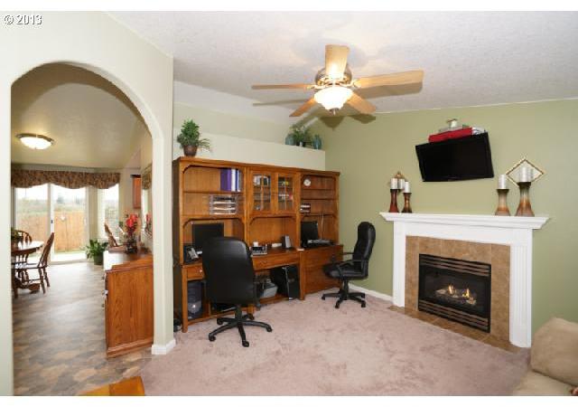 984 Filbert Street Jefferson, OR 97352 - Photo 5 of 16 Gallery Image 5