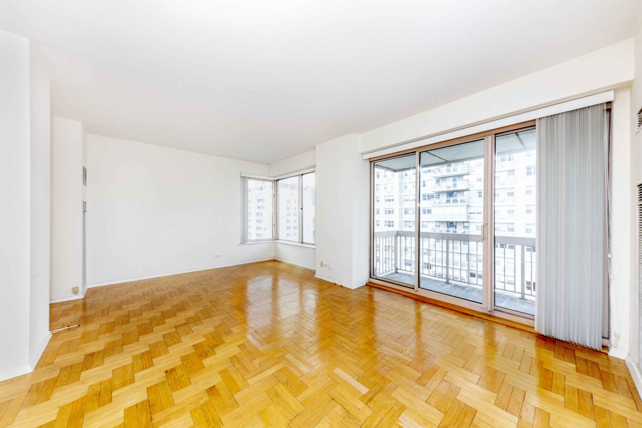 200 East 69th Street, Unit 14E Manhattan, NY 10021 - Photo 5 of 6