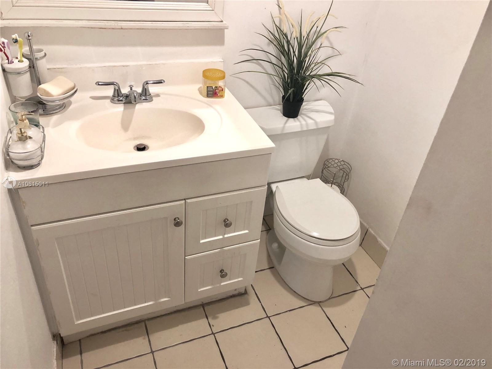 14357 Southwest 97th Lane Miami, FL 33186 - Photo 10 of 36