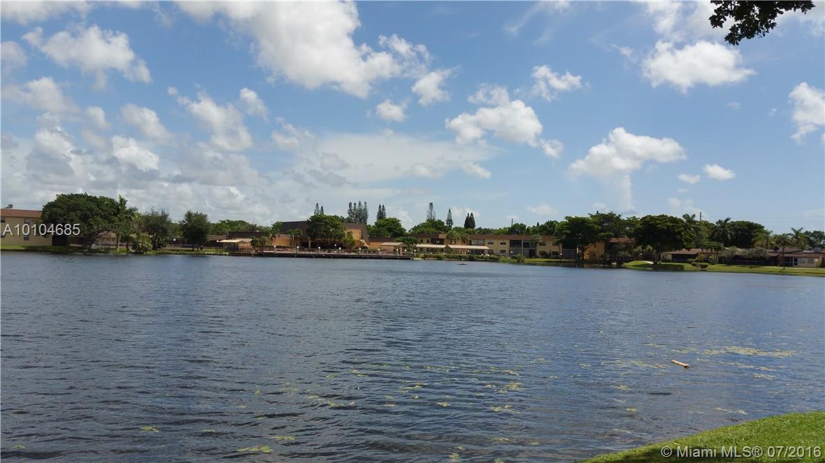 105 Fox Road, Unit 1 Hollywood, FL 33024 - Photo 9 of 24 Gallery Image 9