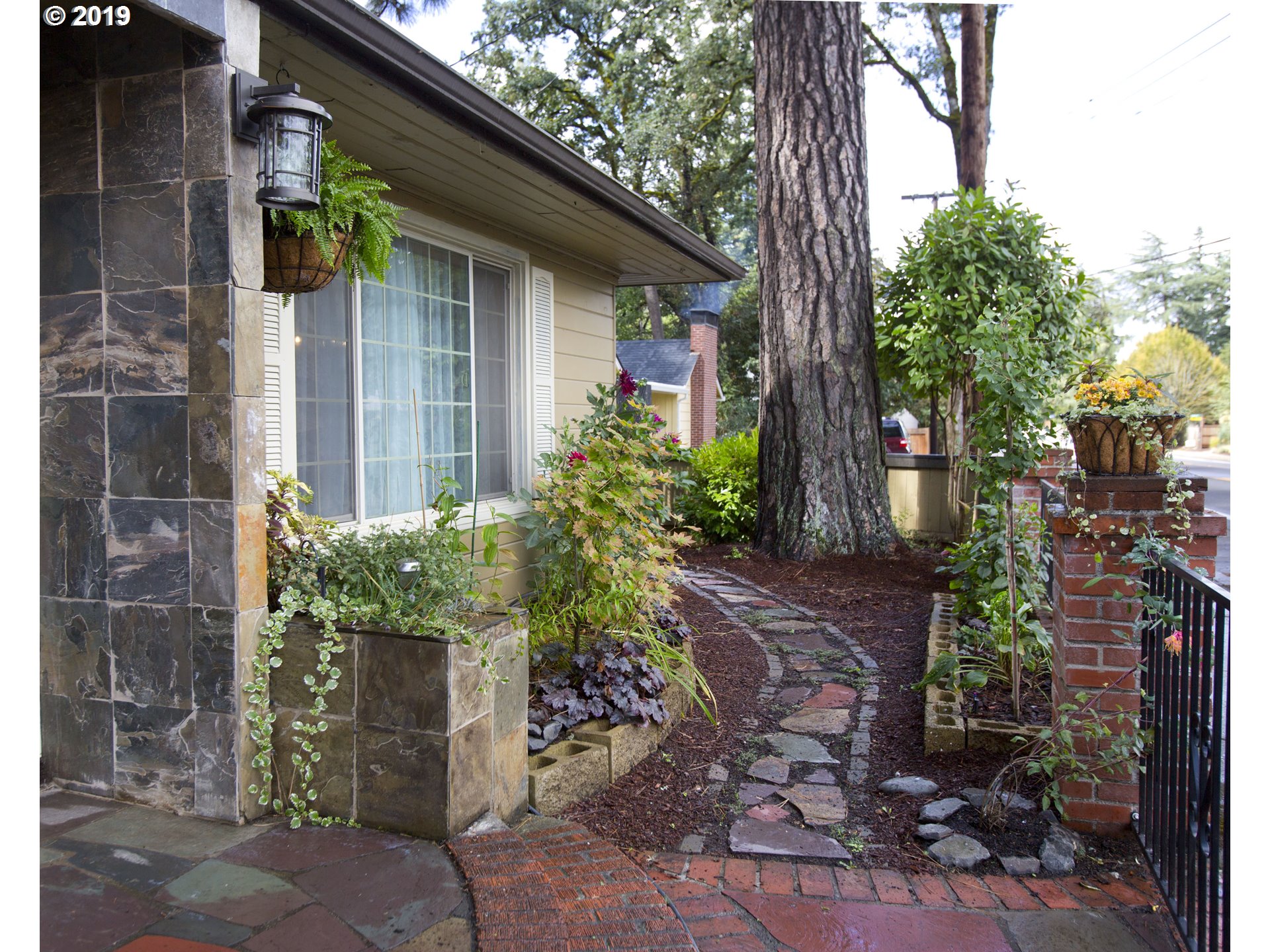 1472 Cal Young Road Eugene, OR 97401 - Photo 8 of 32 Gallery Image 8