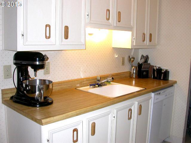 14095 Southwest Walker Road, Unit C24 Beaverton, OR 97005 - Photo 5 of 16 Gallery Image 5