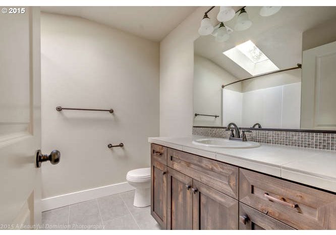 4624 Southeast Rural Street Portland, OR 97206 - Photo 4 of 32 Gallery Image 4