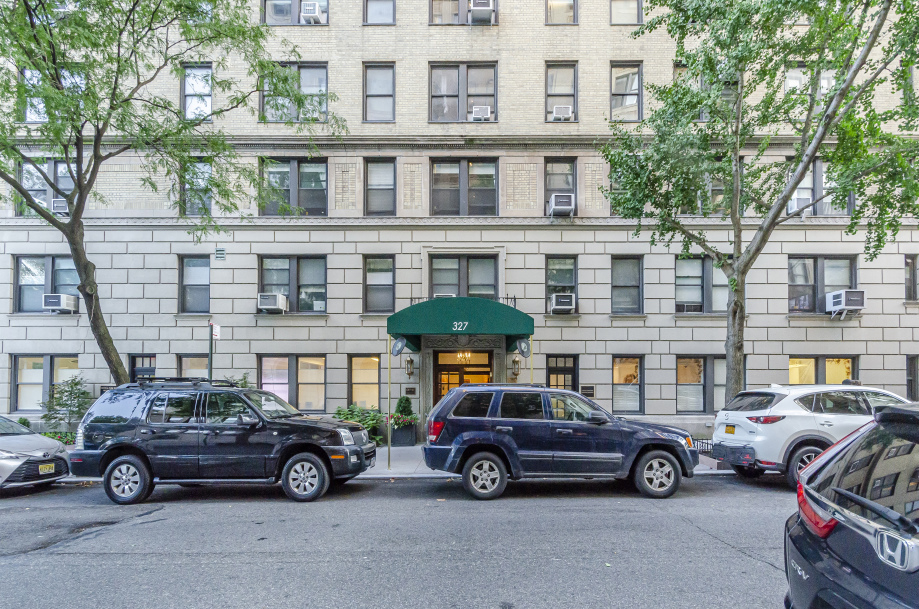 327 Central Park West, Manhattan, NY 10025 - Photo 2 of 4