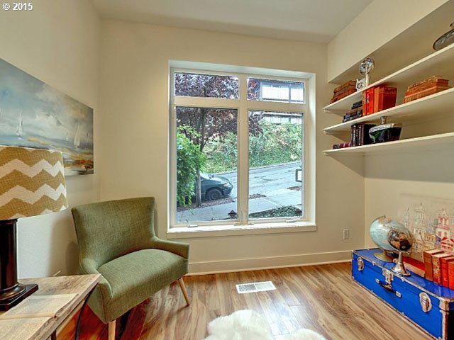 4632 Southwest Kelly Avenue Portland, OR 97239 - Photo 13 of 17