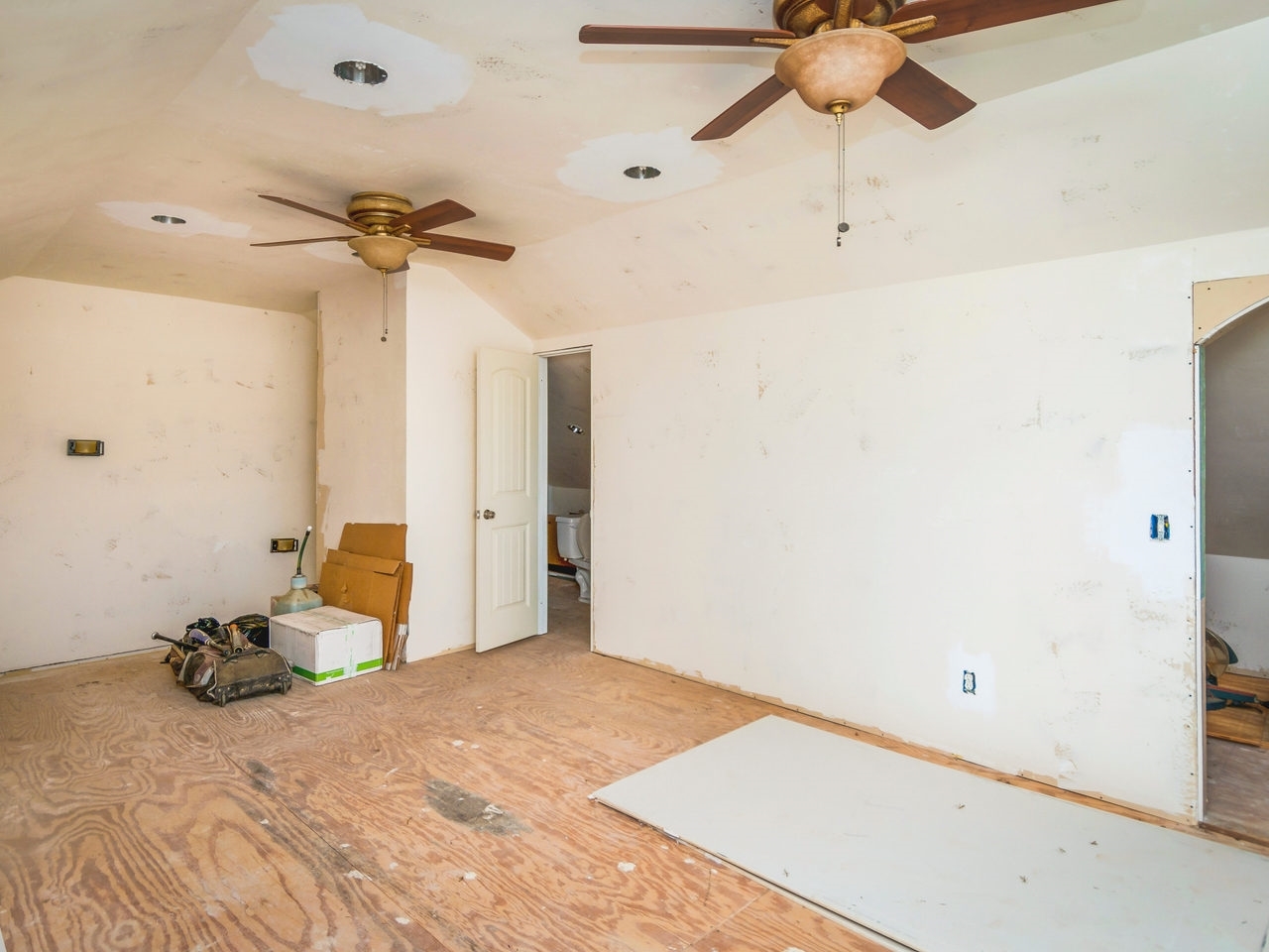 17937 Rancho Del Sol Ramona, CA 92065 - Photo 19 of 25 Unfinished Granny Flat/Office above garage with dual closets and full bathroom.