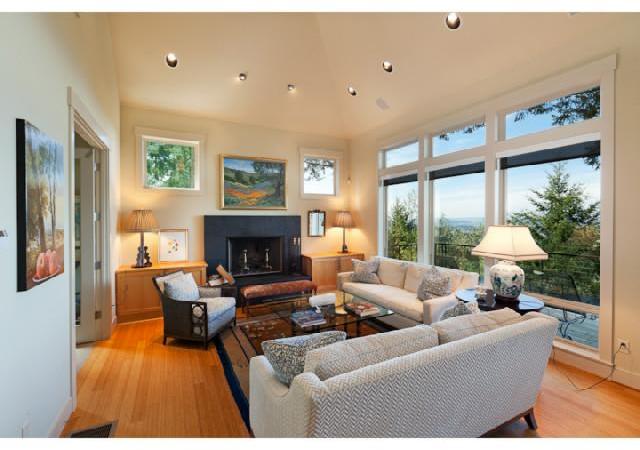4639 Southwest 18th Place Portland, OR 97239 - Photo 11 of 14 Gallery Image 11