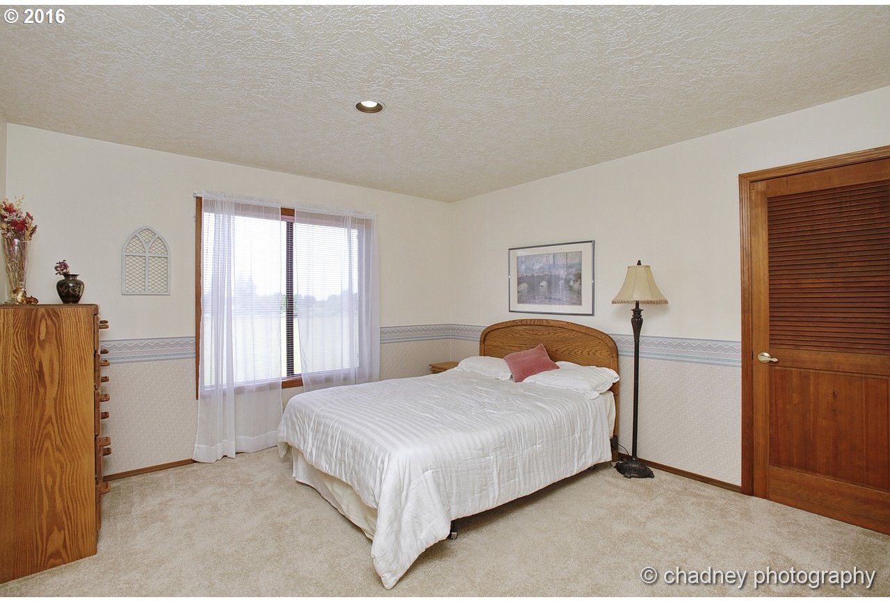 7651 Southeast Pleasant Home Road Gresham, OR 97080 - Photo 17 of 32