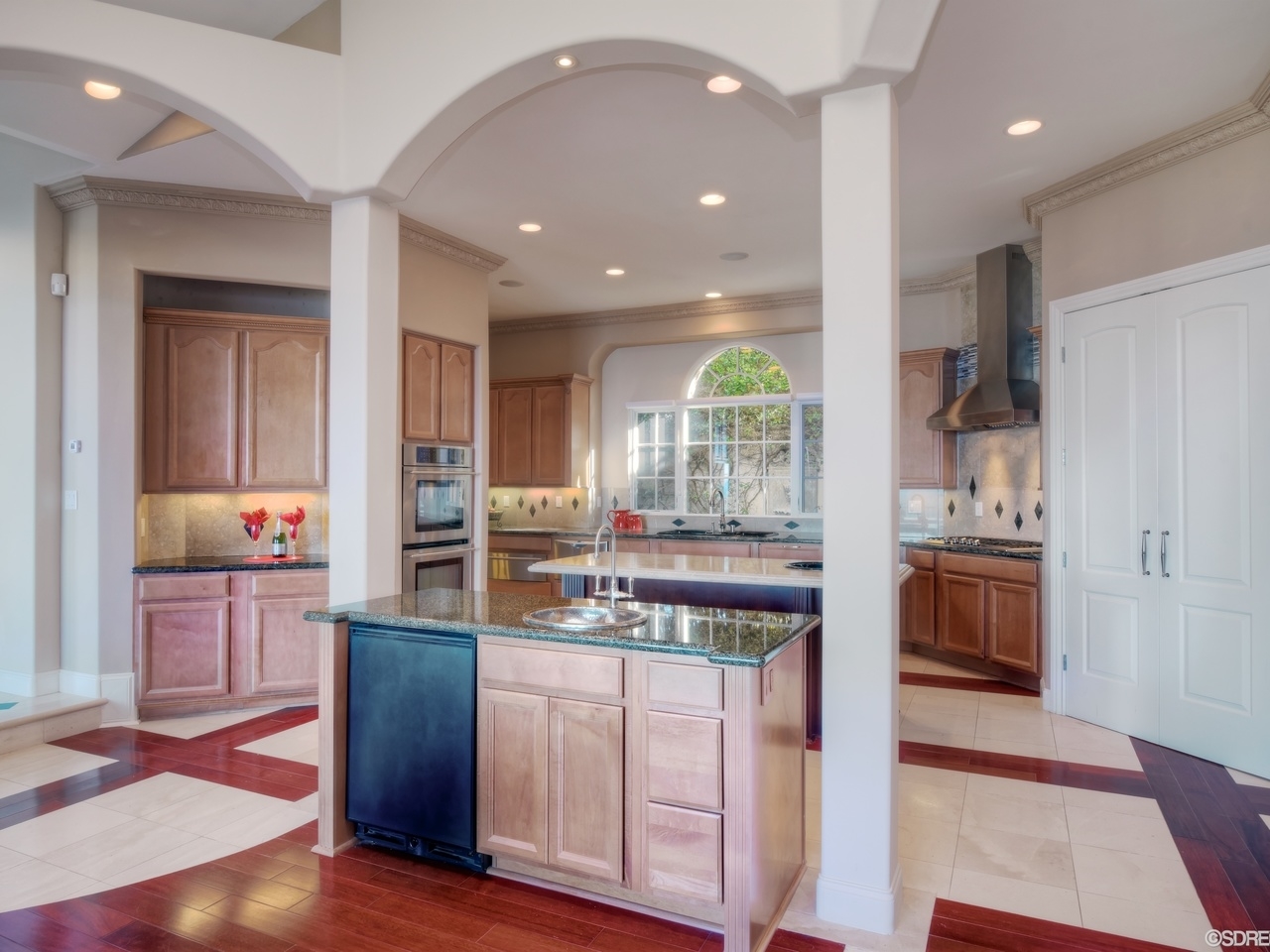 7403 Hillside Drive La Jolla, CA 92037 - Photo 12 of 25