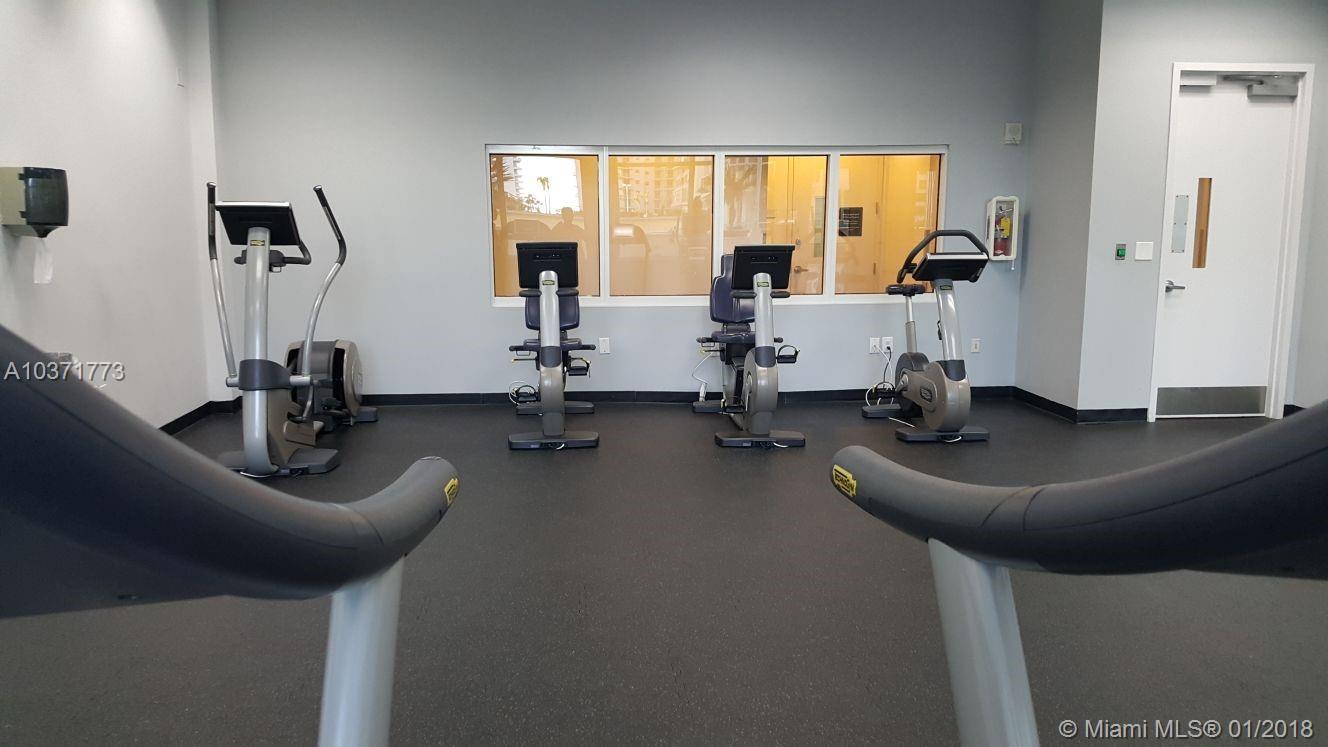 1200 Brickell Bay Drive, Unit 3915 Miami, FL 33131 - Photo 35 of 40